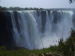 Victoria Falls on Zambia-Zimbabwe border. Photosource: Wikimedia